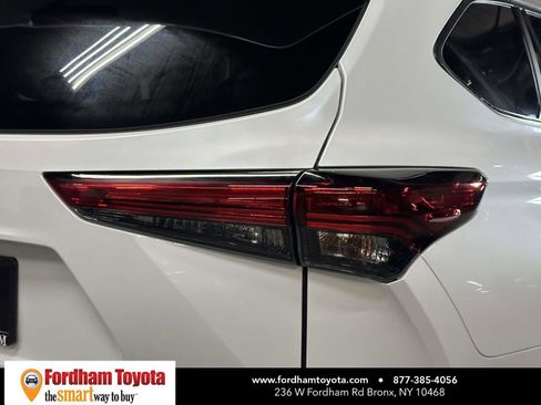 Used 2023 Toyota Highlander XLE image 12