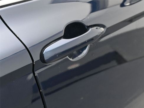 Used 2020 Toyota Camry XLE image 13