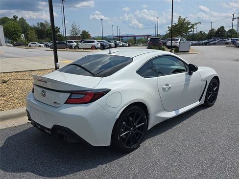 Used 2023 Toyota GR86 Premium RWD image 3