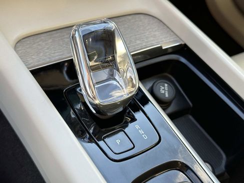 Certified 2023 Volvo XC60 B5 Ultimate image 14