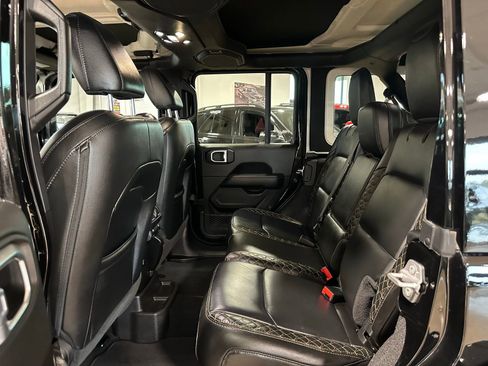 Used 2022 Jeep Wrangler Unlimited Sahara image 36