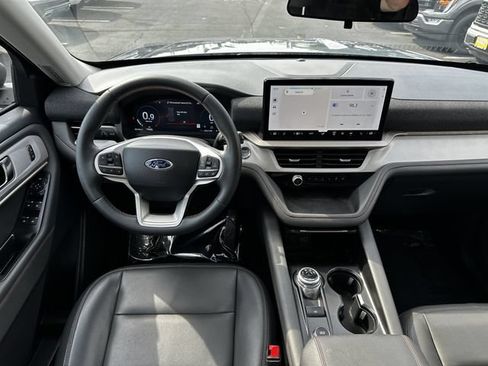 Certified 2025 Ford Explorer Active w/ Active Comfort Package AWD/4WD image 13