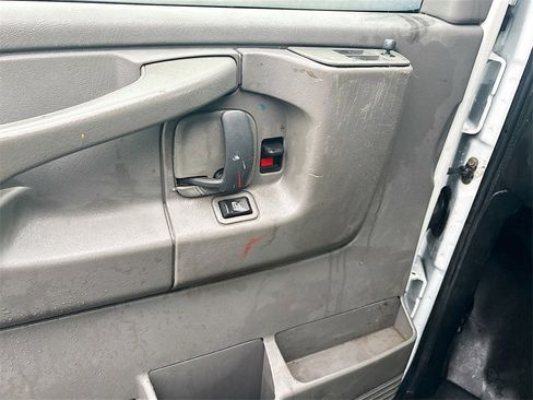 Used 2025 Chevrolet Express 2500 w/ Driver Convenience Package image 17