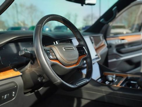 Used 2022 Jeep Grand Wagoneer Series III image 32