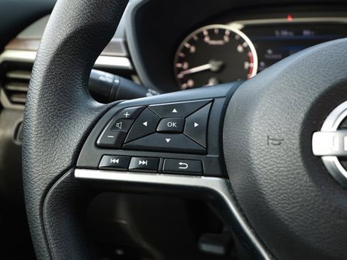 Used 2024 Nissan Altima 2.5 SV FWD image 13