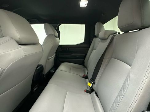 Certified 2024 Toyota Tacoma SR5 AWD/4WD image 10