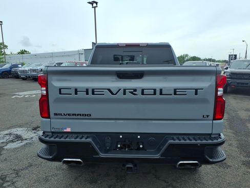 Used 2024 Chevrolet Silverado 1500 LT Trail Boss w/ Convenience Package II AWD/4WD image 2