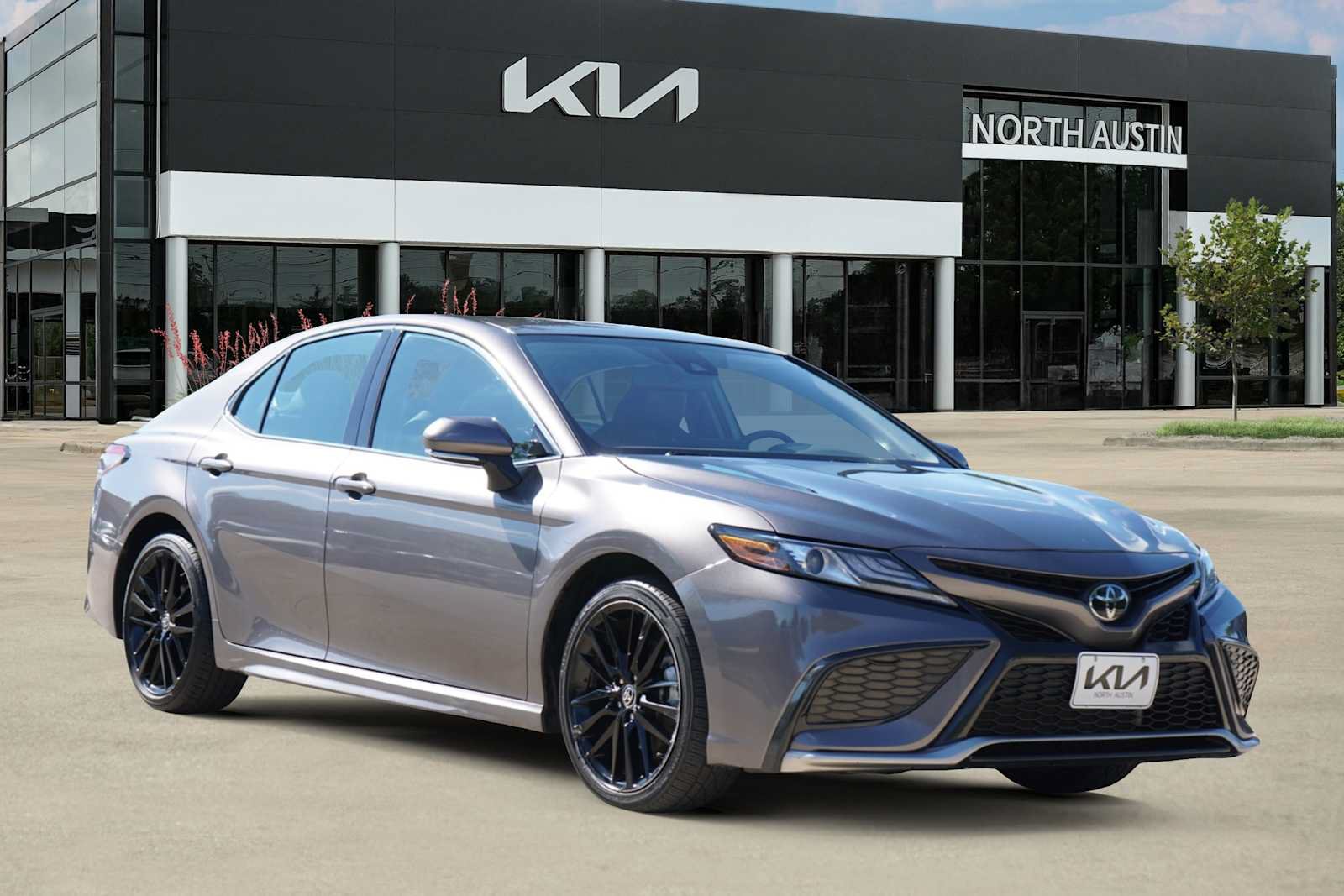 Used 2024 Toyota Camry XSE FWD image 6