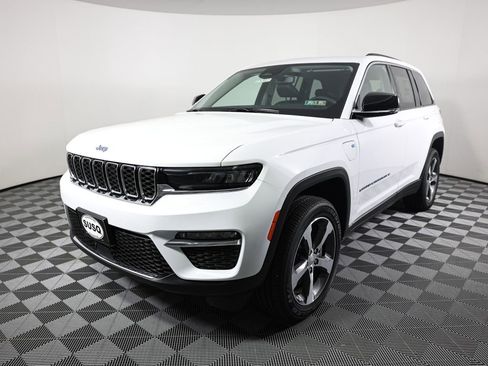 Used 2023 Jeep Grand Cherokee Limited image 14