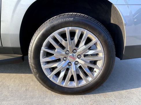 Used 2025 GMC Yukon XL Denali AWD/4WD image 24