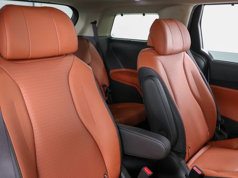 Used 2022 Kia Carnival SX Prestige FWD image 31