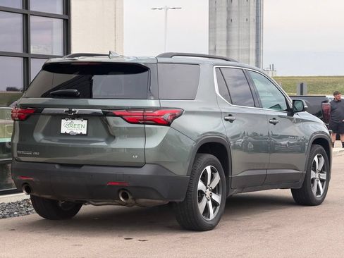 Used 2022 Chevrolet Traverse LT w/ LT Premium Package AWD/4WD image 5