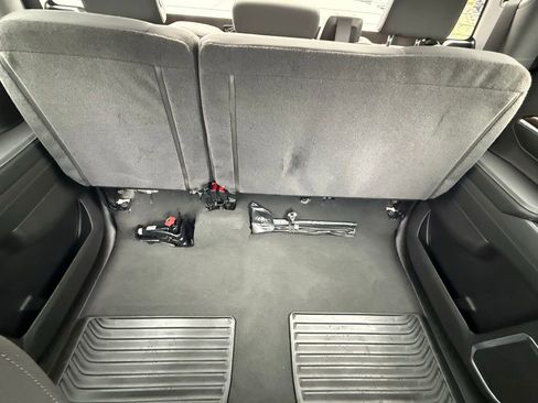 Used 2024 Chevrolet Silverado 1500 LT image 32