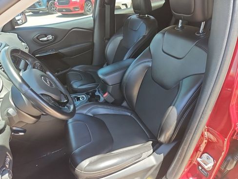 Used 2021 Jeep Cherokee Latitude Plus FWD image 19