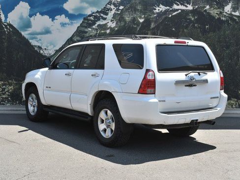Used 2007 Toyota 4Runner SR5 AWD/4WD image 9
