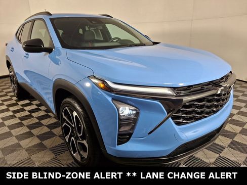 Used 2024 Chevrolet Trax RS w/ Sunroof Package image 7