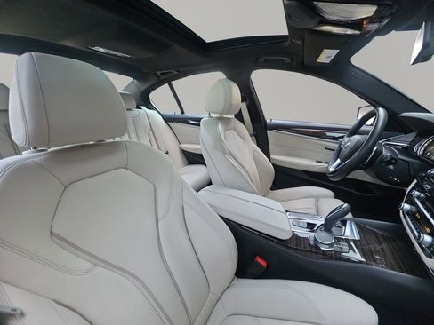 Used 2019 BMW 530i w/ Convenience Package RWD image 27