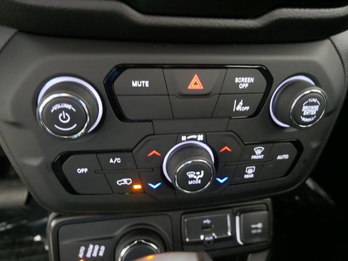 Used 2023 Jeep Renegade Latitude w/ Premium Group AWD/4WD image 23