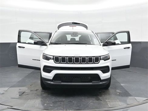 Used 2025 Jeep Compass Sport image 47