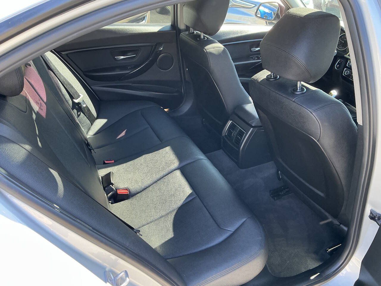 Used 2018 BMW 320i xDrive Sedan AWD/4WD image 31