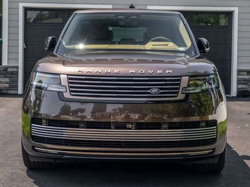 Used 2025 Land Rover Range Rover SV AWD/4WD image 13