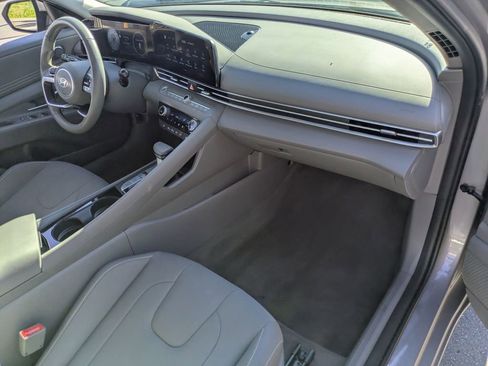 Used 2025 Hyundai Elantra SEL image 29