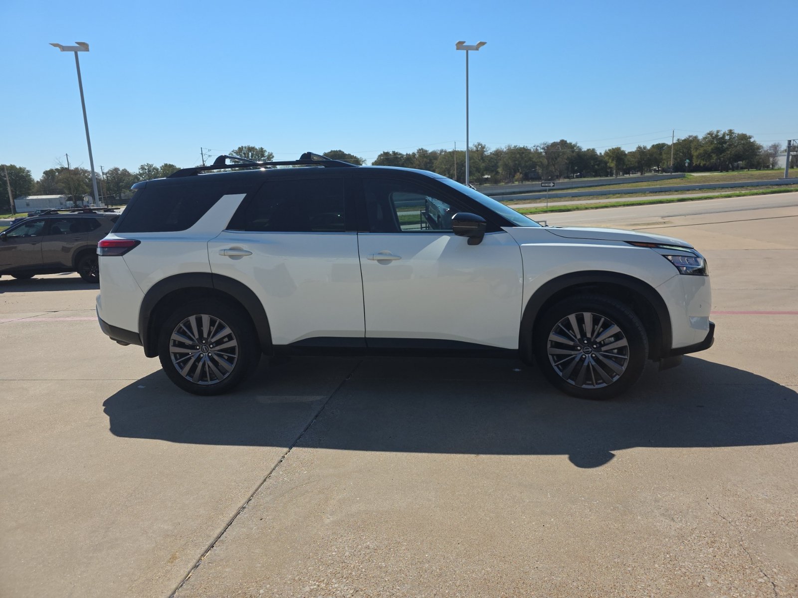 Certified 2023 Nissan Pathfinder SL w/ SL Premium Package FWD image 5
