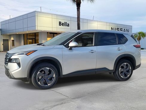 Certified 2025 Nissan Rogue SV FWD image 2