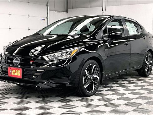 New 2025 Nissan Versa SR w/ Trunk Package FWD image 3