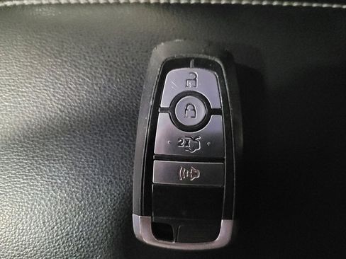 Used 2020 Ford Fusion SE FWD image 32