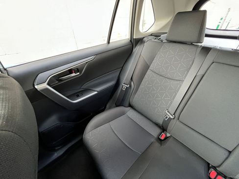 Used 2025 Toyota RAV4 XLE image 41