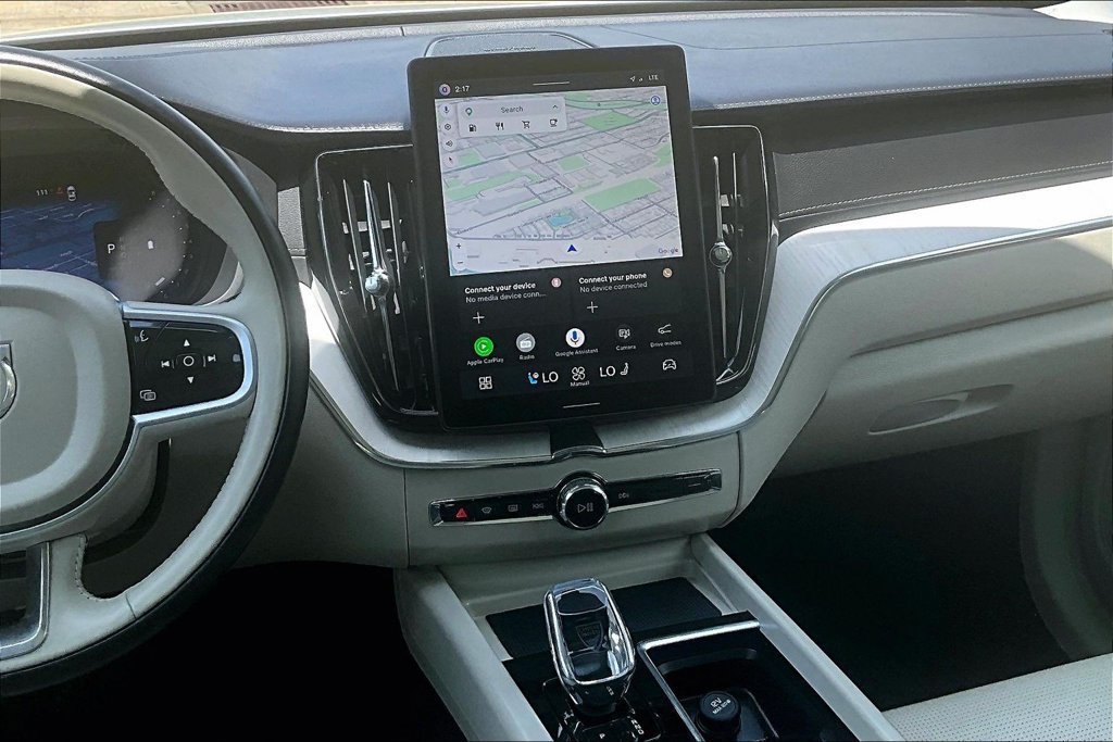 Certified 2026 Volvo XC60 B5 Ultra AWD/4WD image 8