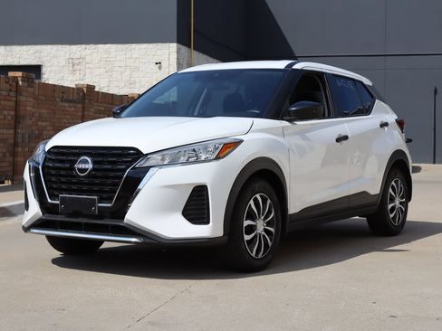Used 2024 Nissan Kicks S FWD image 2