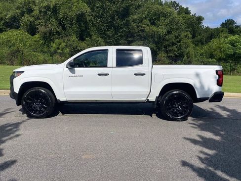 Used 2025 Chevrolet Colorado W/T w/ WT Custom Package RWD image 8