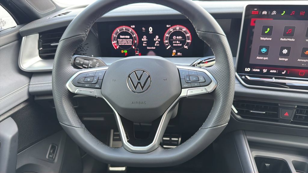 New 2026 Volkswagen Tiguan SE R-Line FWD image 11