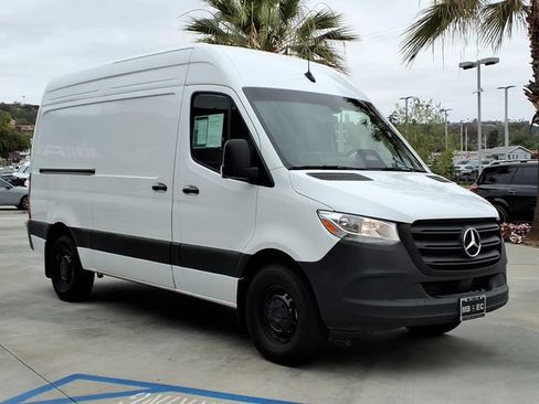 Used 2025 Mercedes-Benz Sprinter 2500 image 18