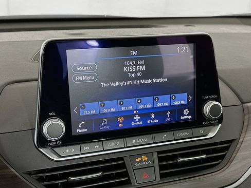 Used 2025 Nissan Altima 2.5 SV FWD image 21