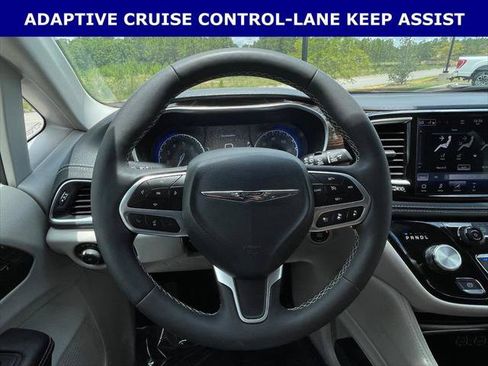 Certified 2024 Chrysler Pacifica Limited w/ Trailer Tow Group AWD/4WD image 16