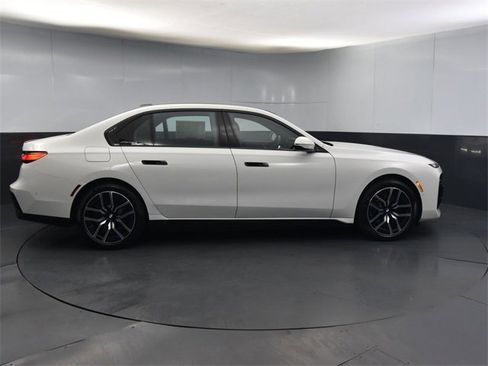 New 2024 BMW 750e xDrive w/ Executive Package image 25