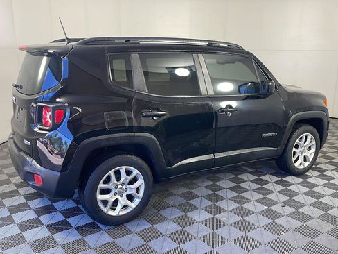 Used 2018 Jeep Renegade Latitude w/ Cold Weather Group AWD/4WD image 5