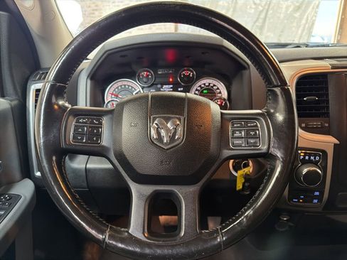 Used 2019 RAM 1500 Classic SLT w/ Luxury Group image 16