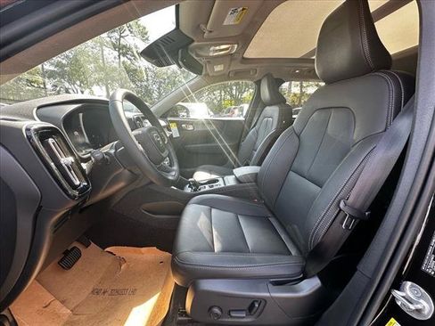 New 2025 Volvo XC40 B5 Core w/ Protection Package Premier image 8