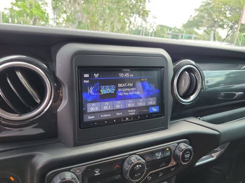 Used 2020 Jeep Wrangler Unlimited Sahara AWD/4WD image 29