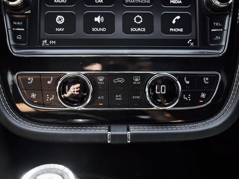 Used 2017 Bentley Bentayga AWD/4WD image 67