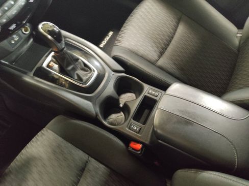 Used 2020 Nissan Rogue SV FWD image 26