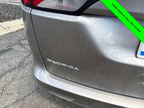 Used 2017 Chrysler Pacifica Touring FWD image 7