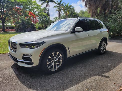 Used 2019 BMW X5 xDrive40i w/ Convenience Package AWD/4WD image 3