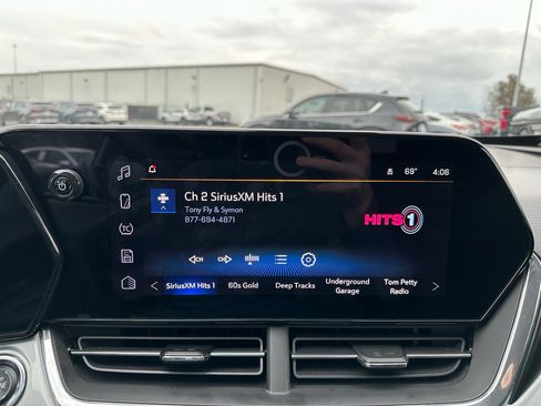 Used 2025 Chevrolet Trax LT image 11