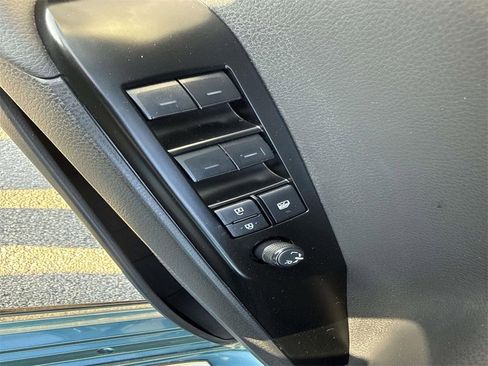 Used 2025 Toyota Camry SE image 11