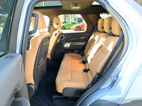 Used 2019 Land Rover Discovery HSE image 36